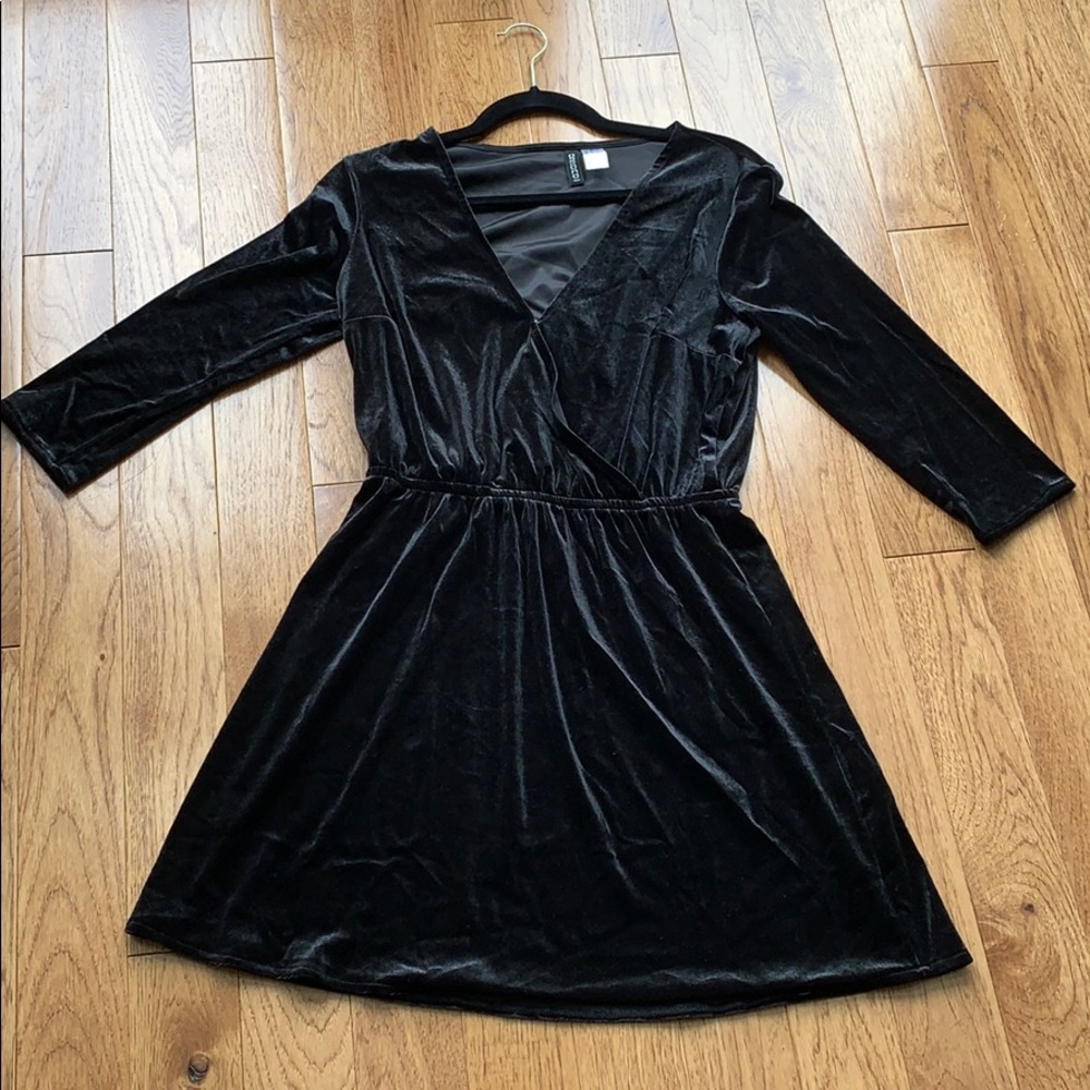 Long Sleeve Velvet Black Dress